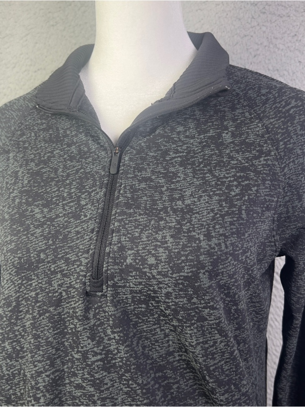 Lululemon Quarter Zip Pullover Womens 8 Gray Black Charcoal Athletic Preppy LS - Picture 2 of 9
